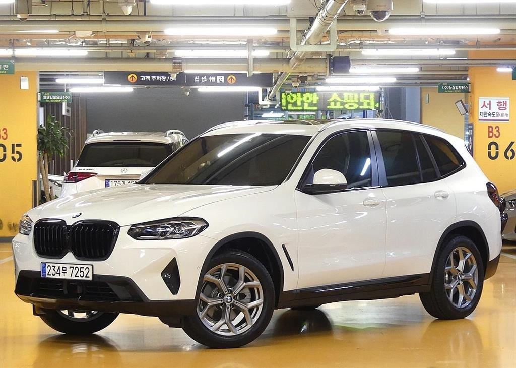 BMW X3 xDrive 20i Base Type