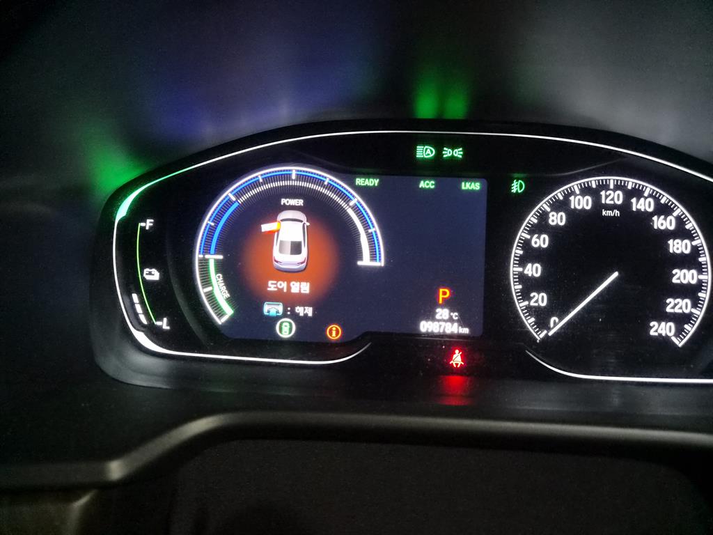 Honda Accord 2.0 Hybrid Touring 4