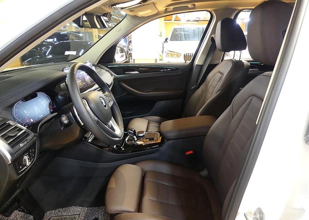 BMW X3 xDrive 20i Base Type 9
