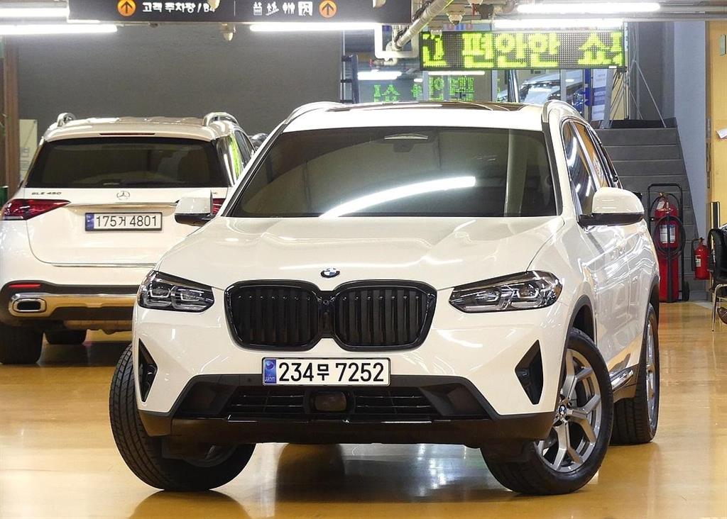 BMW X3 xDrive 20i Base Type 3
