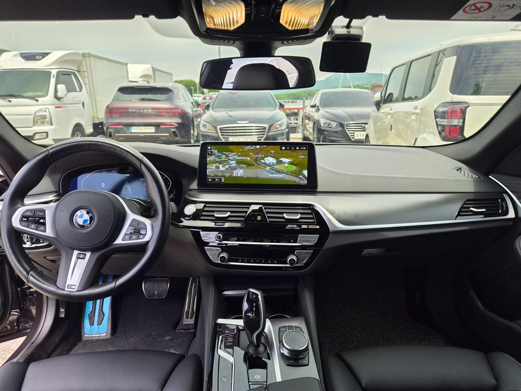 BMW 5 Series 520i M Sport — фото 5