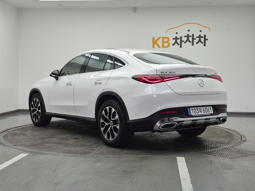 Mercedes-Benz GLC-Class GLC300 4MATIC Coupe Avantgarde 4