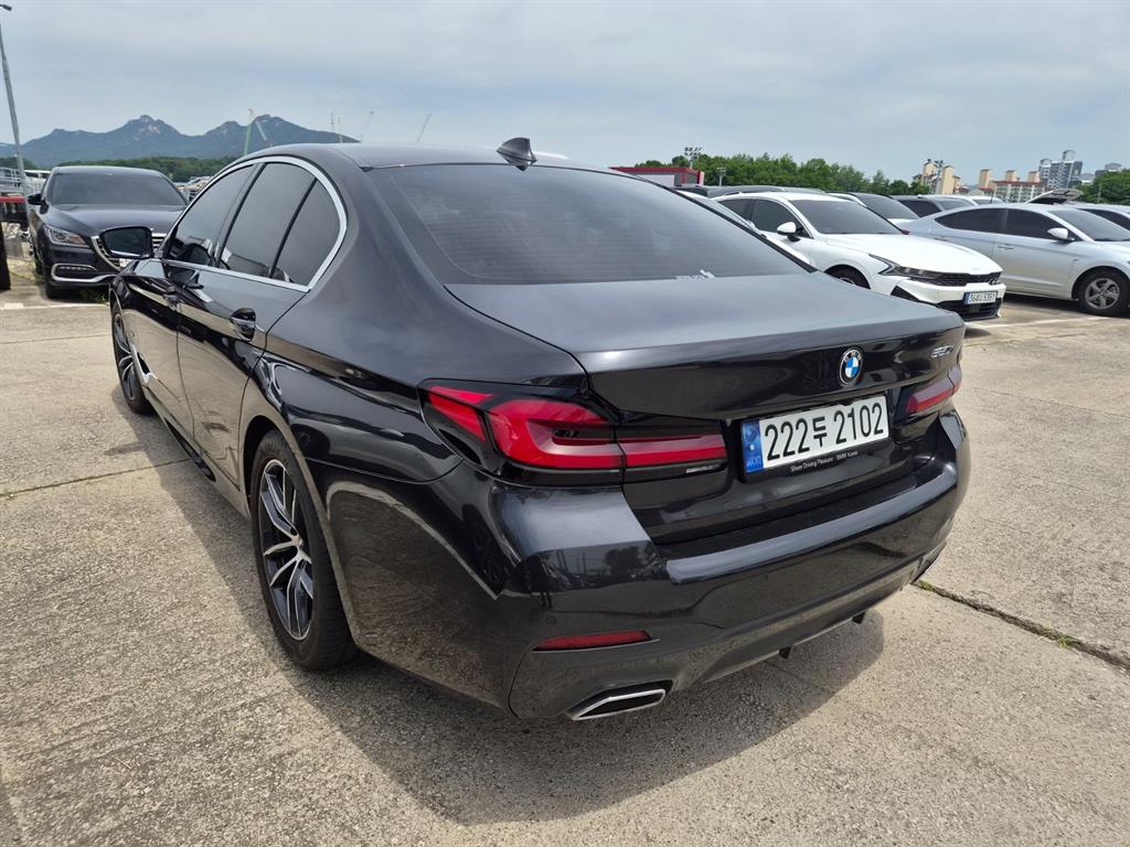 BMW 5 Series 520i M Sport — фото 4