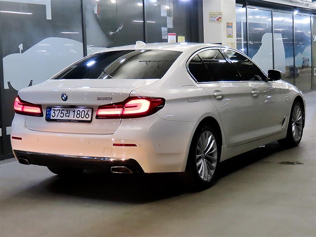 BMW 5 Series 530i Luxury — фото 4
