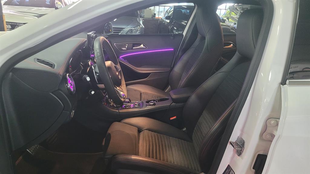 Mercedes-Benz GLA-Class GLA45 AMG 4MATIC 10