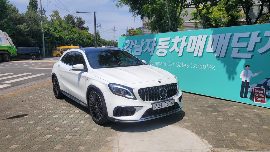 Mercedes-Benz GLA-Class GLA45 AMG 4MATIC