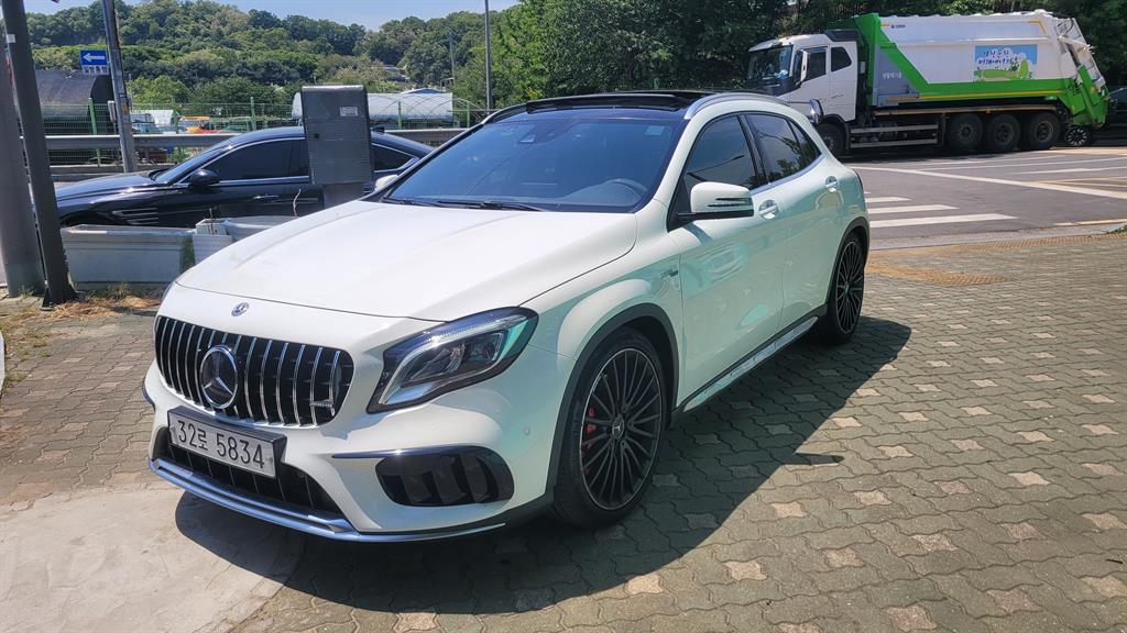 Mercedes-Benz GLA-Class GLA45 AMG 4MATIC 5