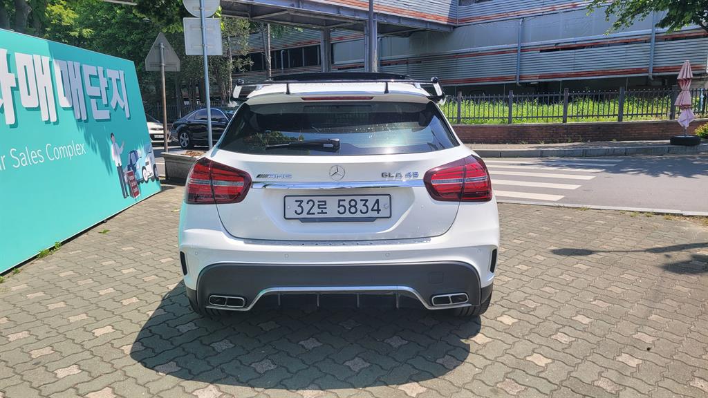 Mercedes-Benz GLA-Class GLA45 AMG 4MATIC 7