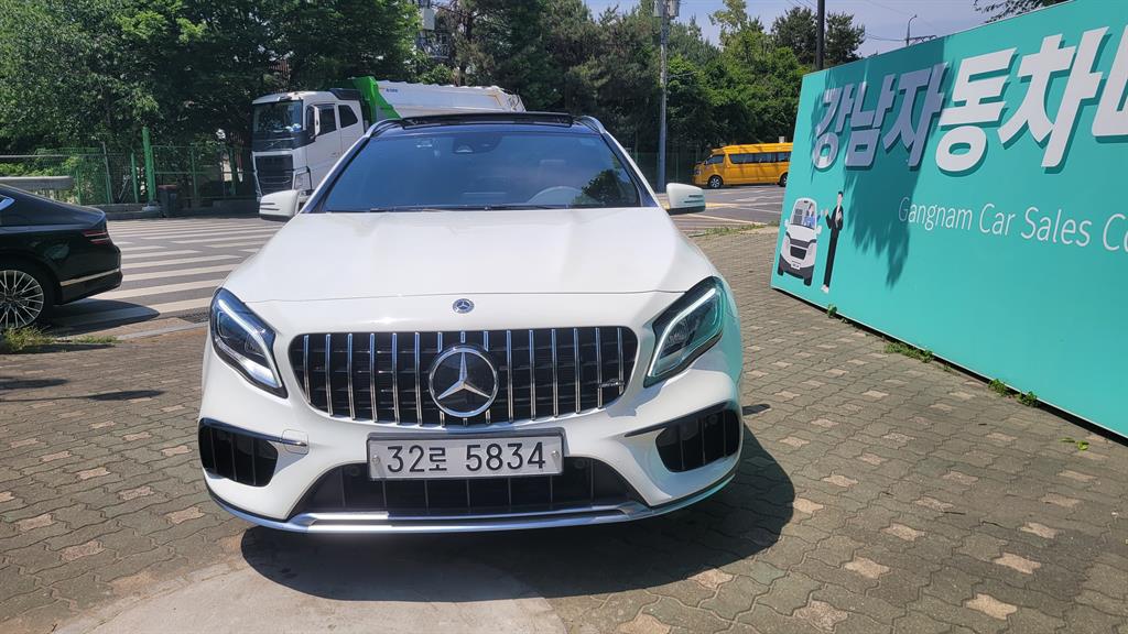 Mercedes-Benz GLA-Class GLA45 AMG 4MATIC 4