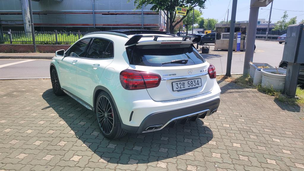 Mercedes-Benz GLA-Class GLA45 AMG 4MATIC 6