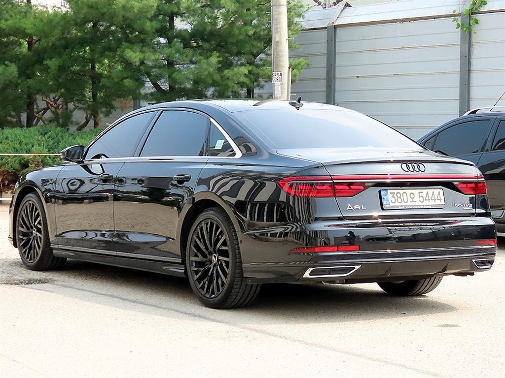 Audi A8 55 TFSI Quattro LWB — фото 3
