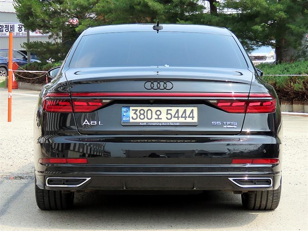 Audi A8 55 TFSI Quattro LWB — фото 4
