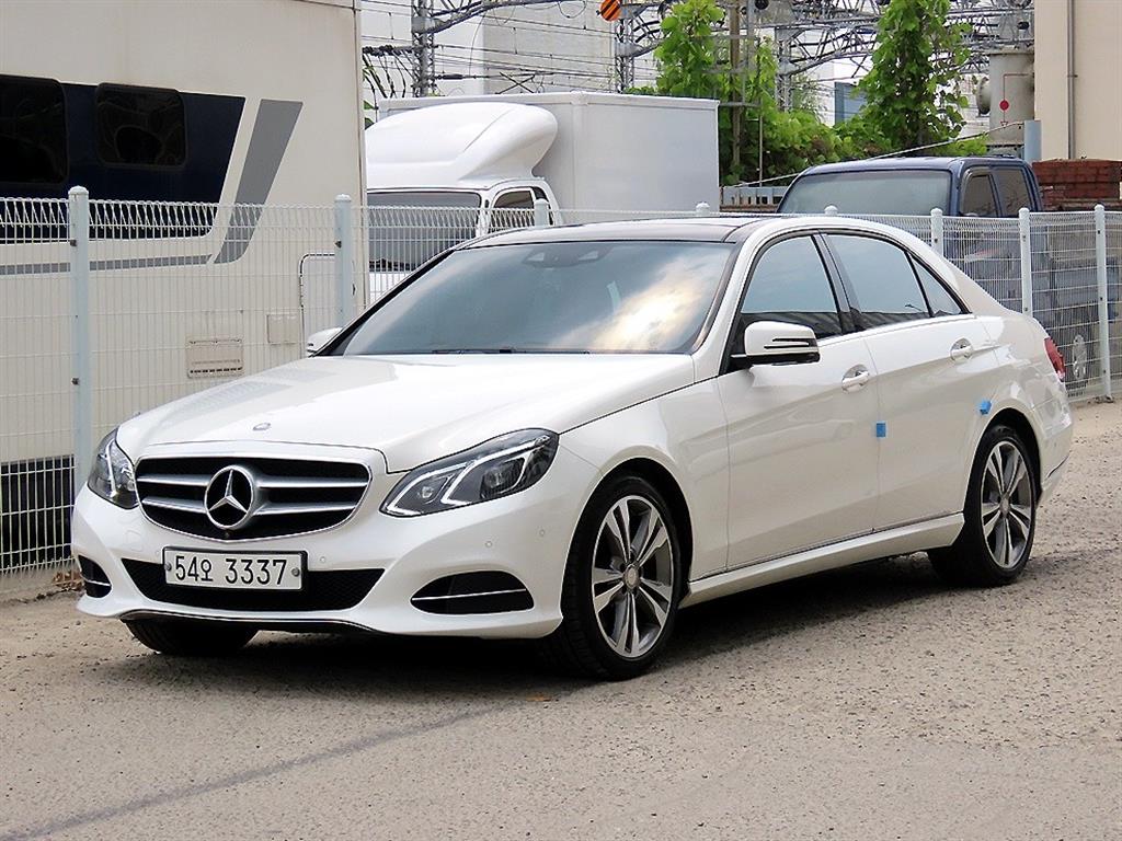 벤츠 E 클래스 E300 4MATIC 아방가르드 사진 2/20