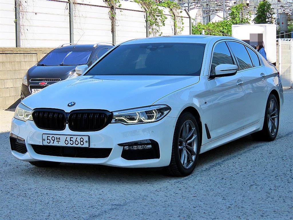BMW 5시리즈 520d M 스포츠 플러스 사진 2/20