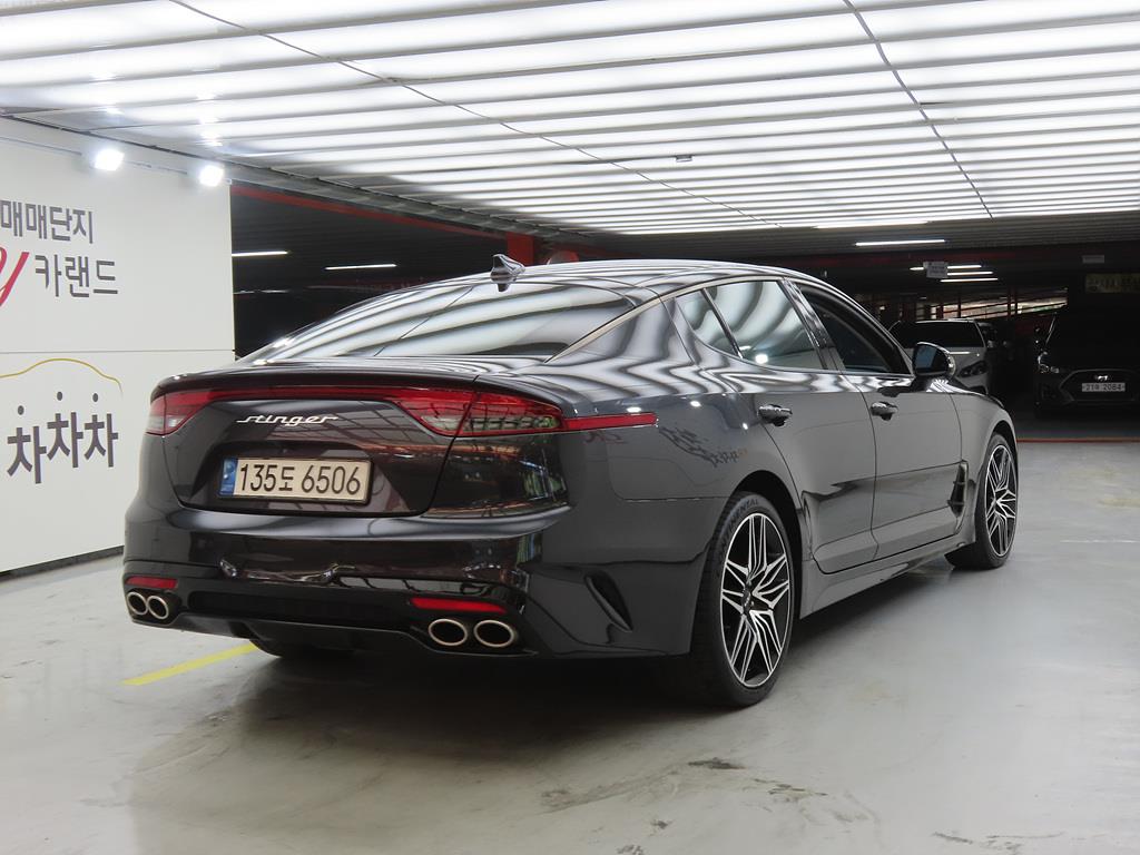 KIA Stinger - Vista 4