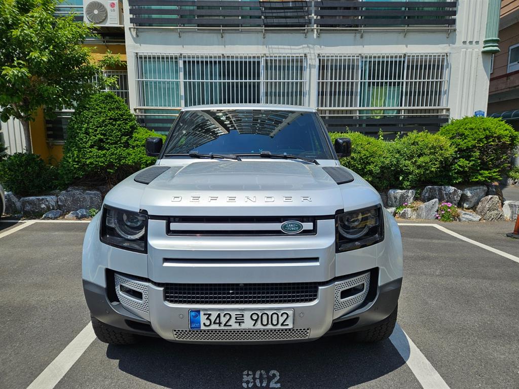 Land Rover Defender 90 D250 SE