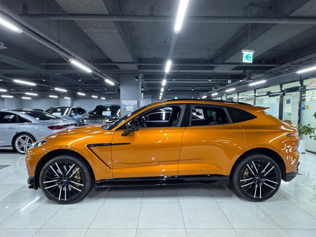 애스턴마틴 DBX 4.0 V8 707 사진 2/15