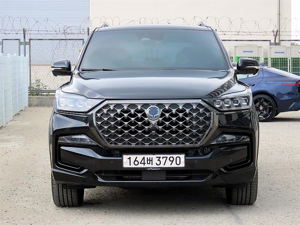 KGM 렉스턴 디젤 2.2 4WD 더 블랙 사진
