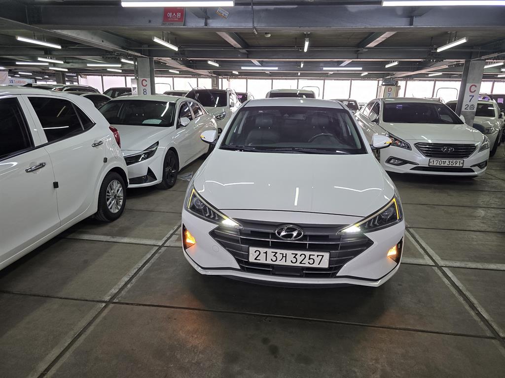 HYUNDAI Avante - Vista 4
