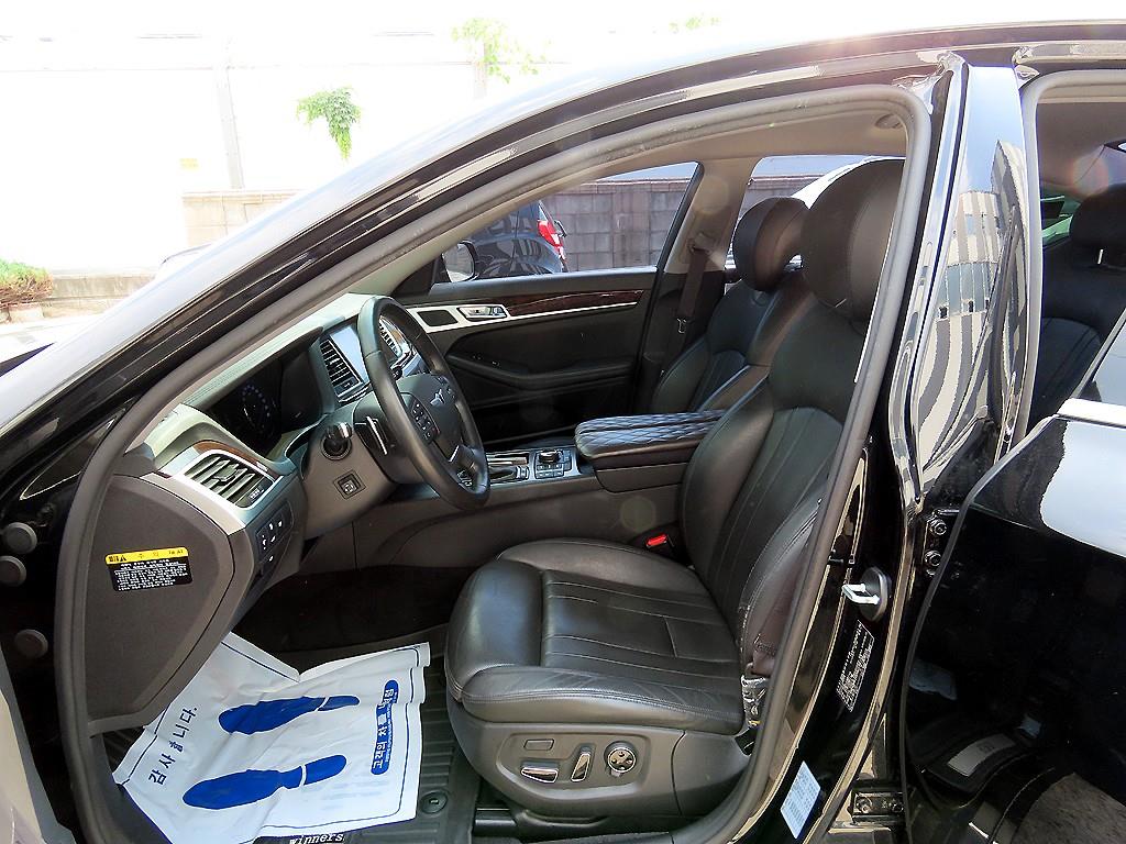 HYUNDAI Genesis - Vista 5