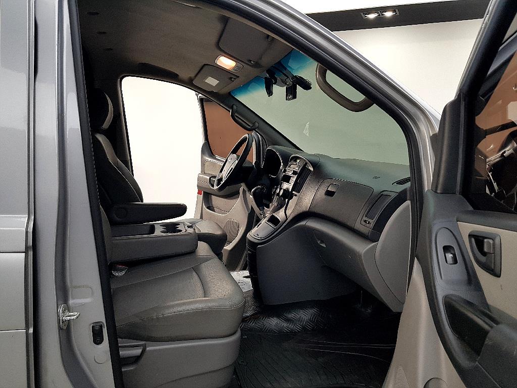 HYUNDAI Starex - Vista 5