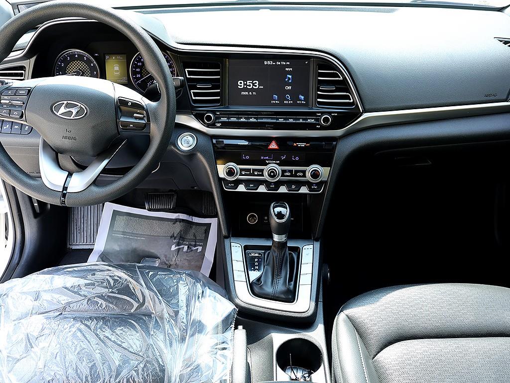 HYUNDAI Avante - Vista 5