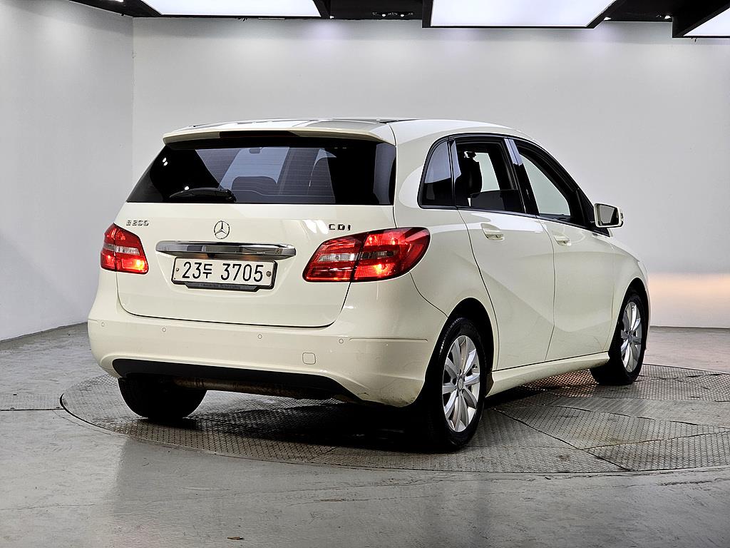 Mercedes Benz B Class (MY B) - Vista 4