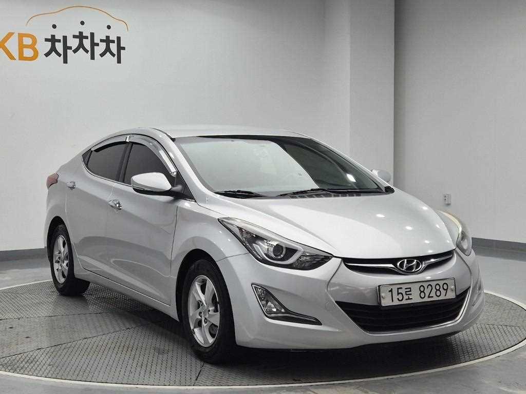 HYUNDAI Avante - Vista 4