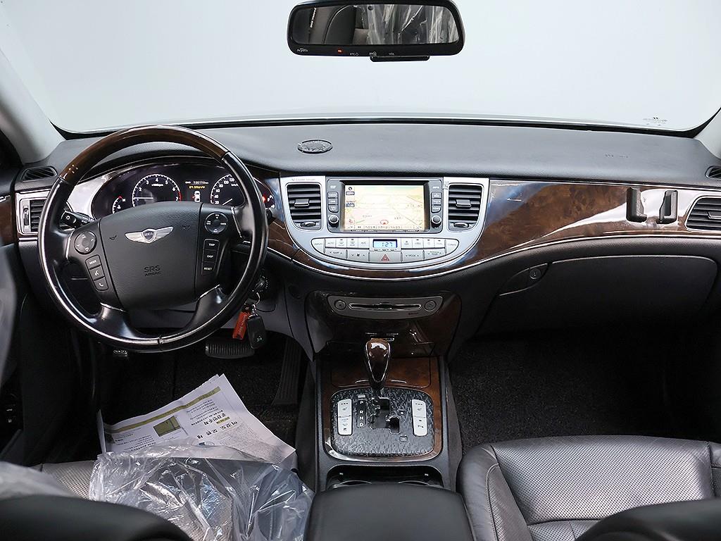 HYUNDAI Genesis - Vista 5