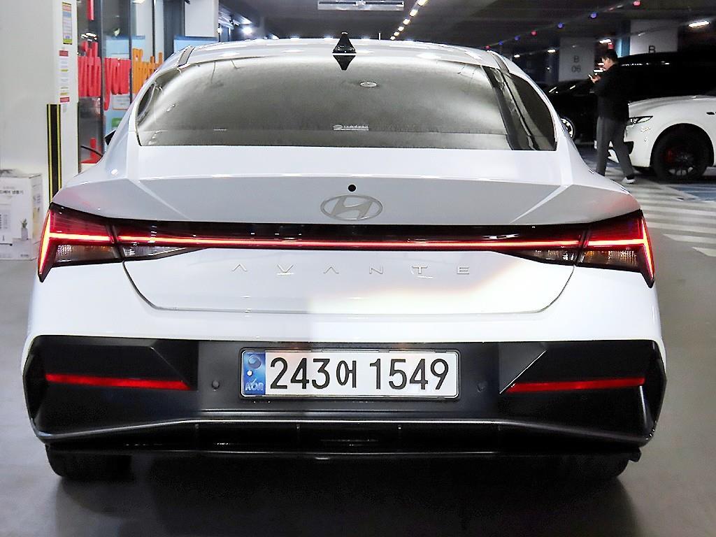HYUNDAI Avante - Vista 5