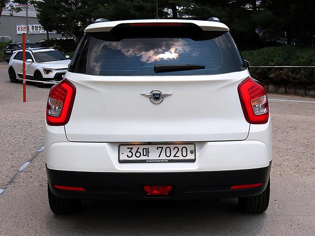 Ssangyong Tivoli - Vista 4