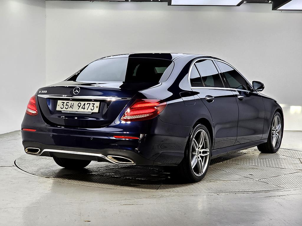 Mercedes Benz E class - Vista 4