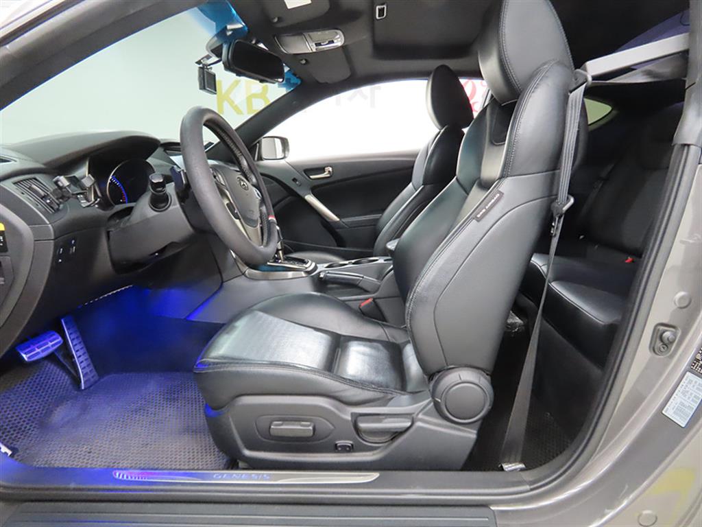 HYUNDAI Genesis - Vista 5