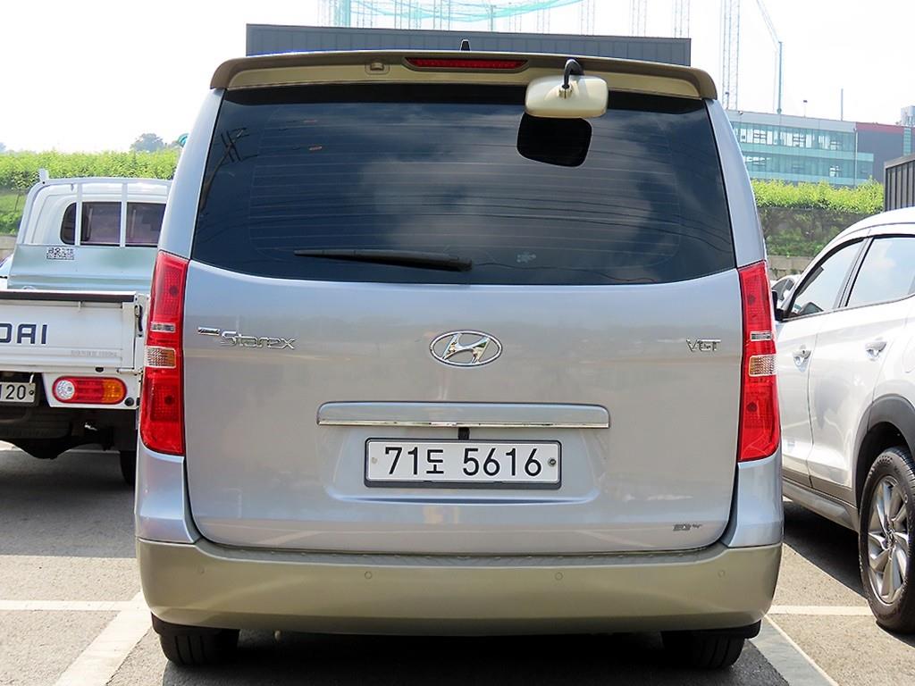 HYUNDAI Starex - Vista 4