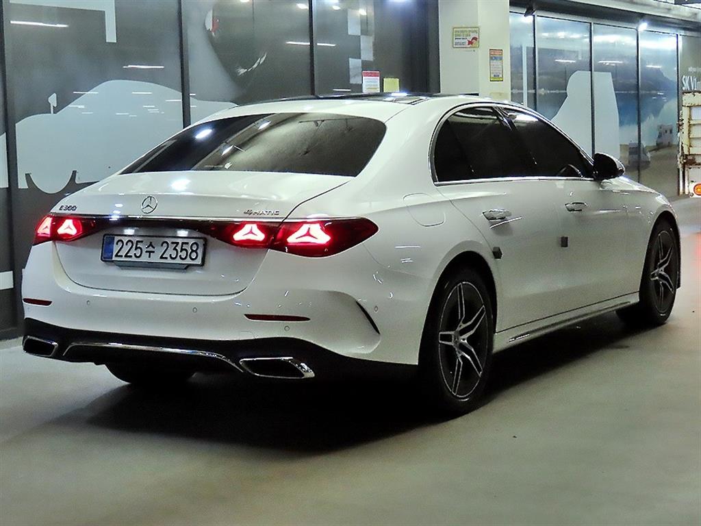 Mercedes Benz E class - Vista 4