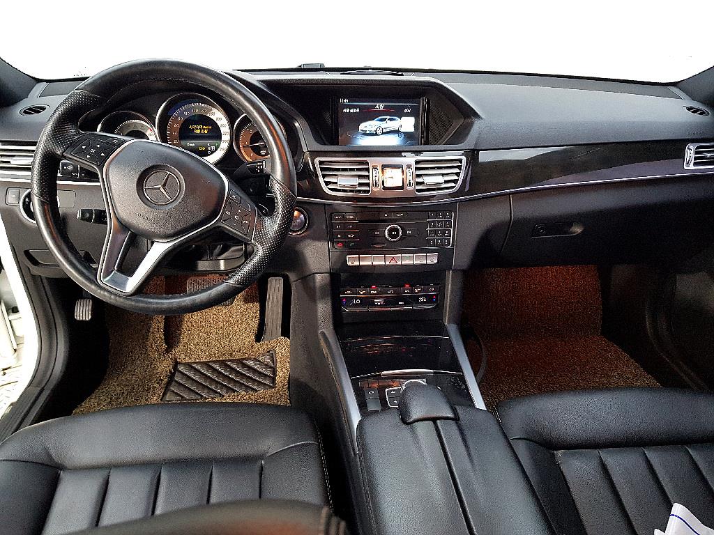 Mercedes Benz E class - Vista 5