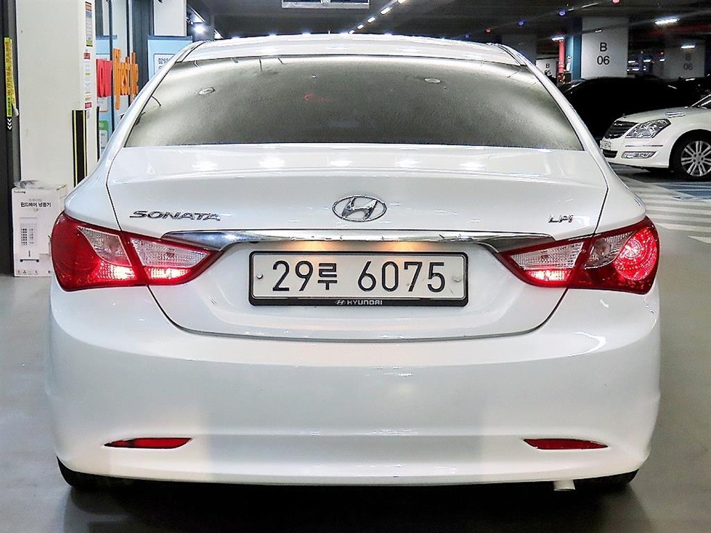 HYUNDAI Sonata - Vista 5