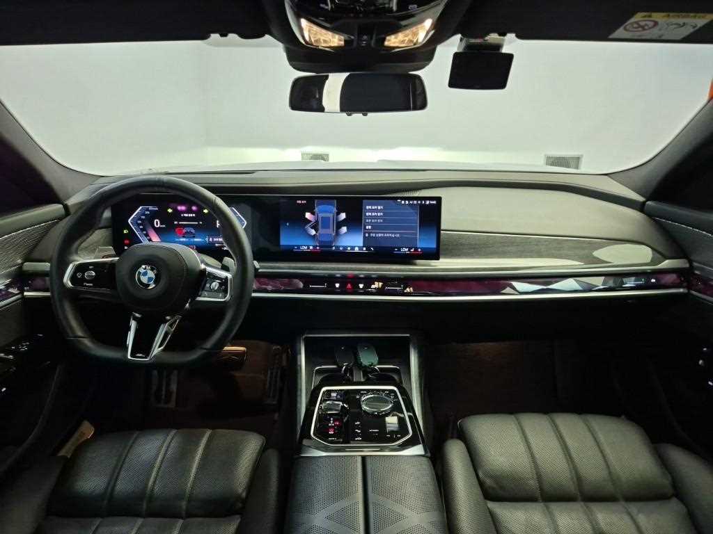 Genesis G70 740i xDrive M Sport 7