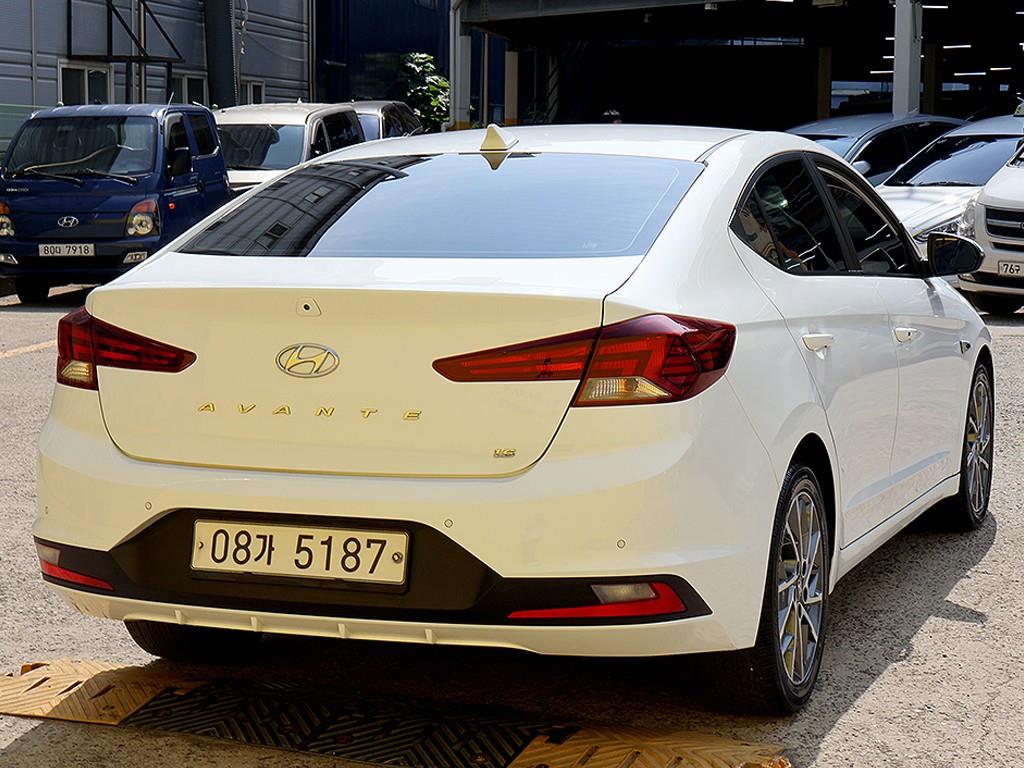 HYUNDAI Avante - Vista 4