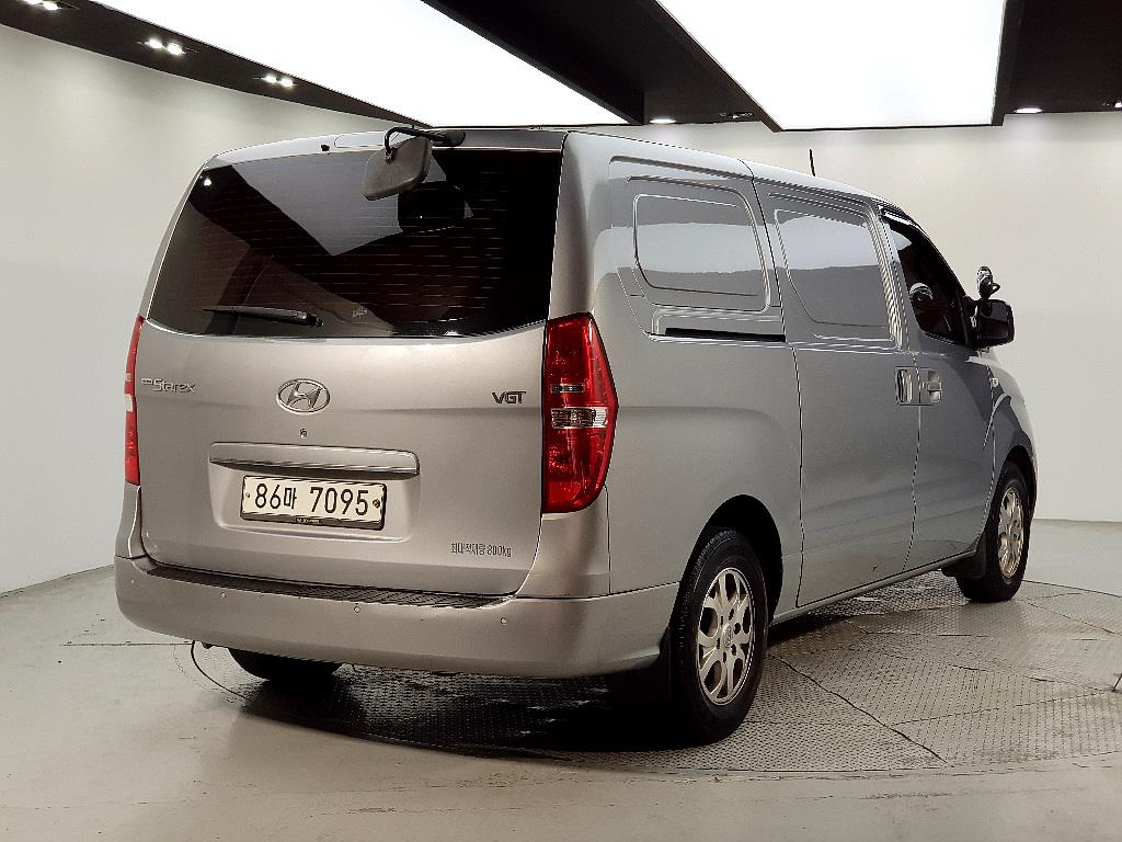 HYUNDAI Starex - Vista 4