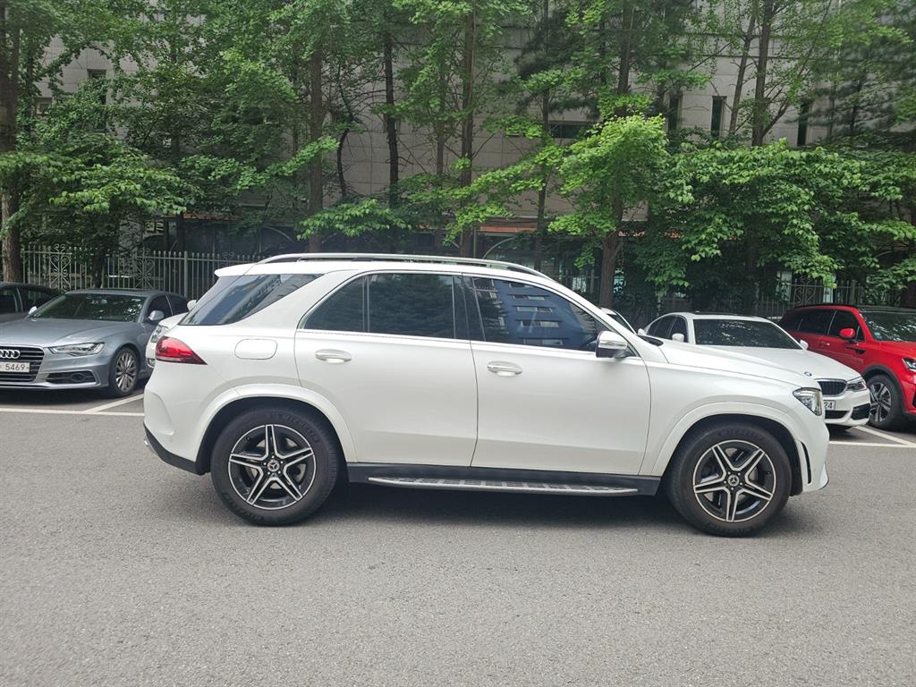 Mercedes-Benz GLE-Class GLE450 4MATIC 3