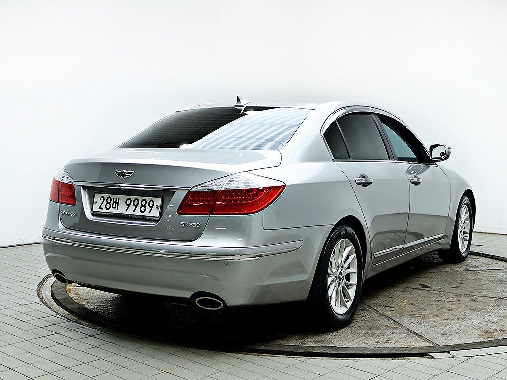 HYUNDAI Genesis - Vista 4