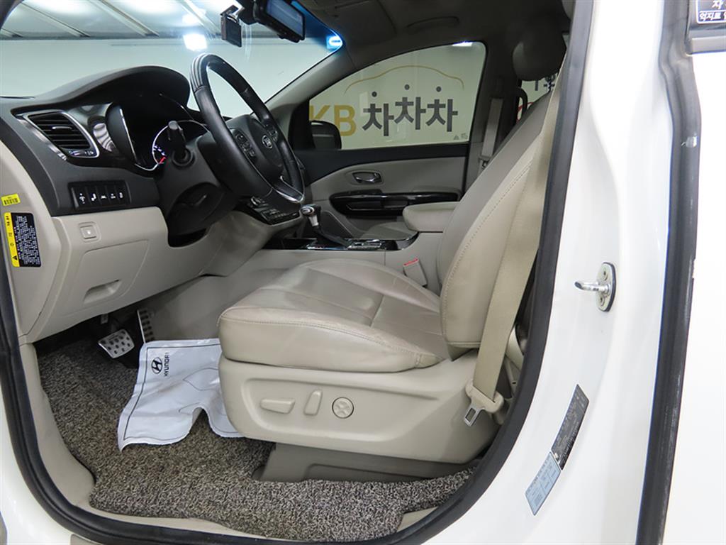 KIA Carnival - Vista 5