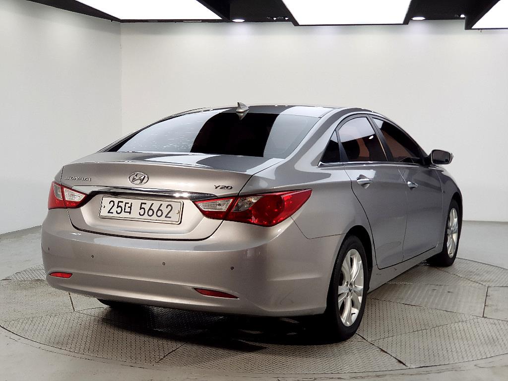 HYUNDAI Sonata - Vista 4