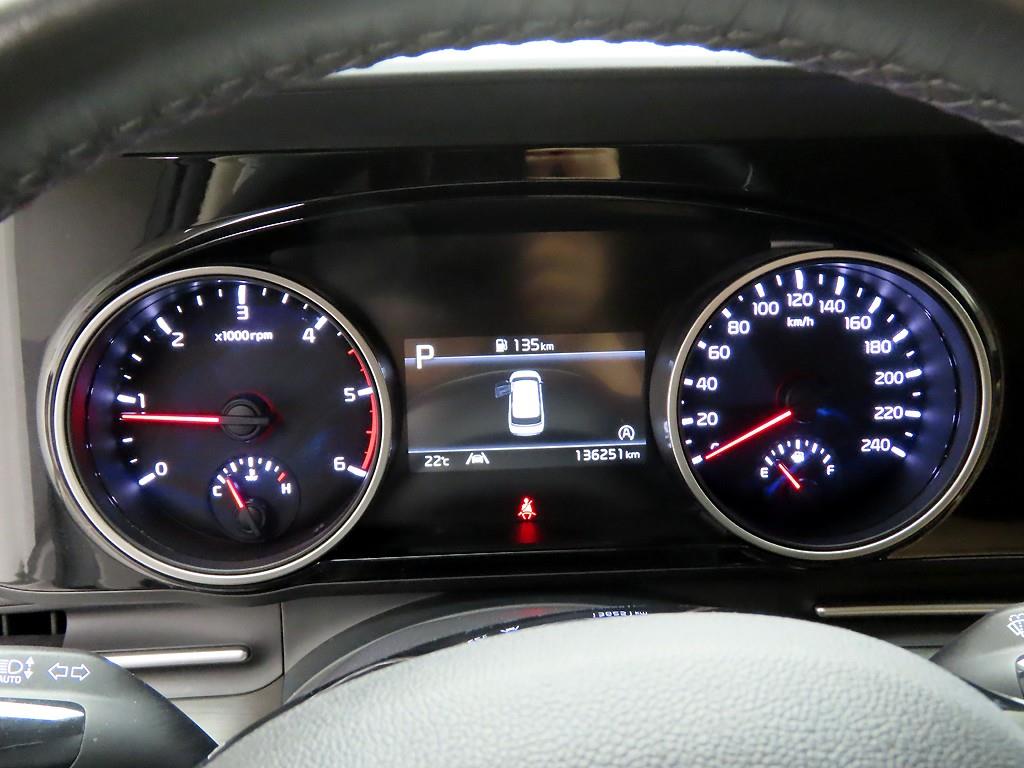 KIA Carnival - Vista 5