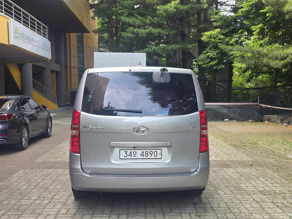 HYUNDAI Starex - Vista 5