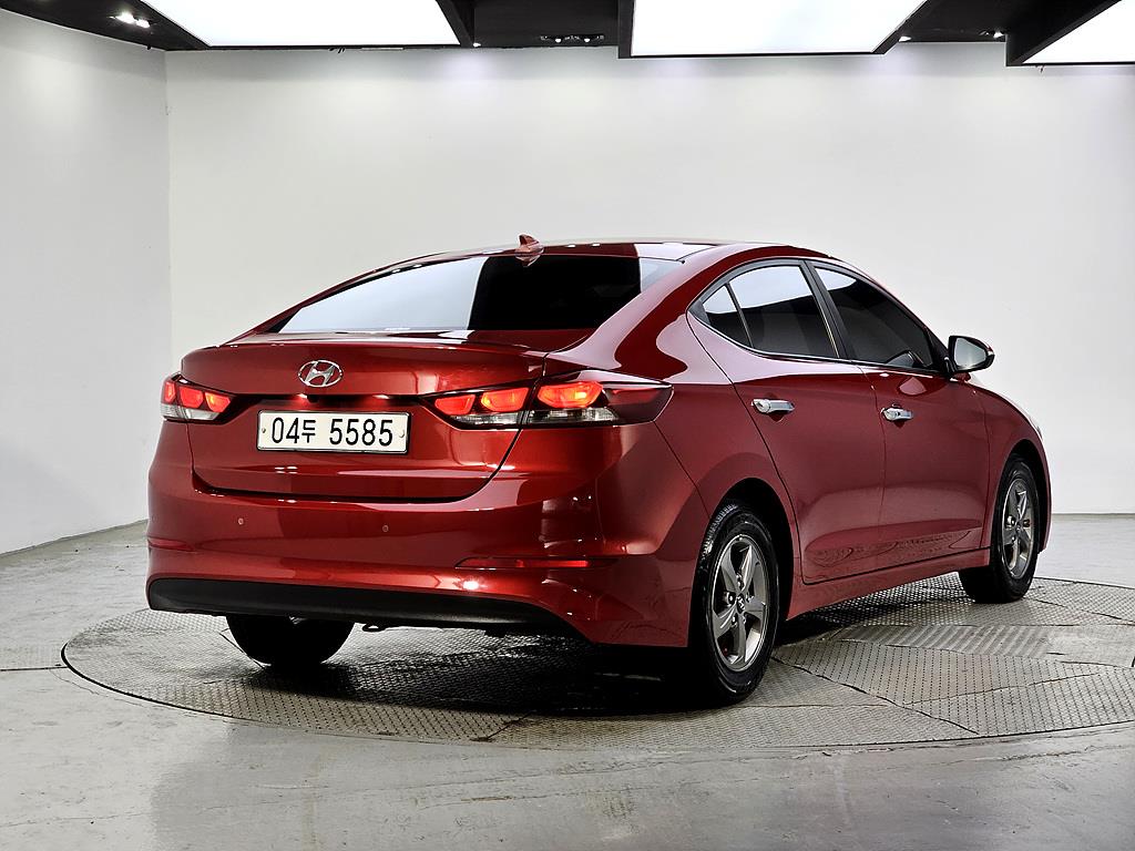 HYUNDAI Avante - Vista 4