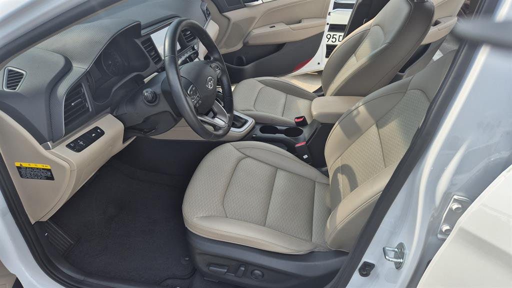 HYUNDAI Avante - Vista 5