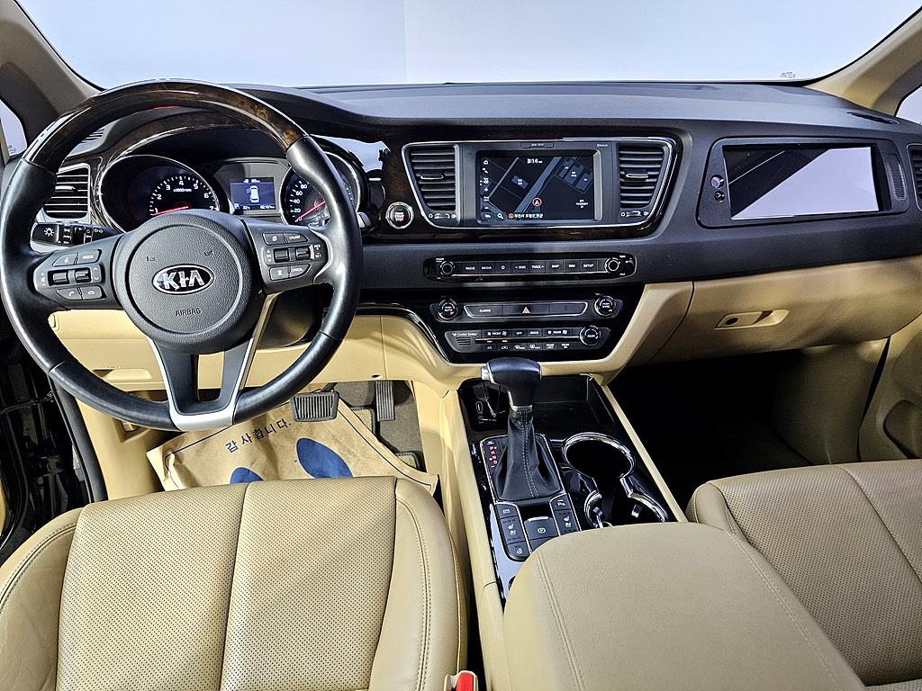 KIA Carnival - Vista 5