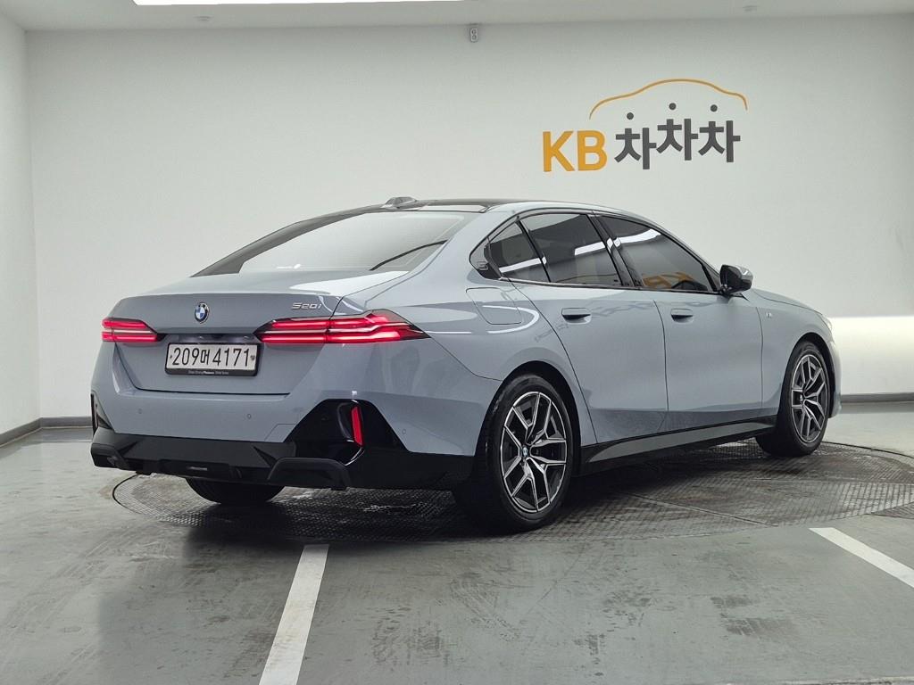 BMW 5 Series - Vista 4